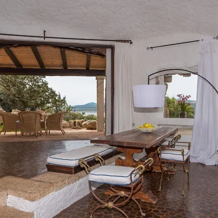 בית נופש Roccia Di Volpe By Interhome *